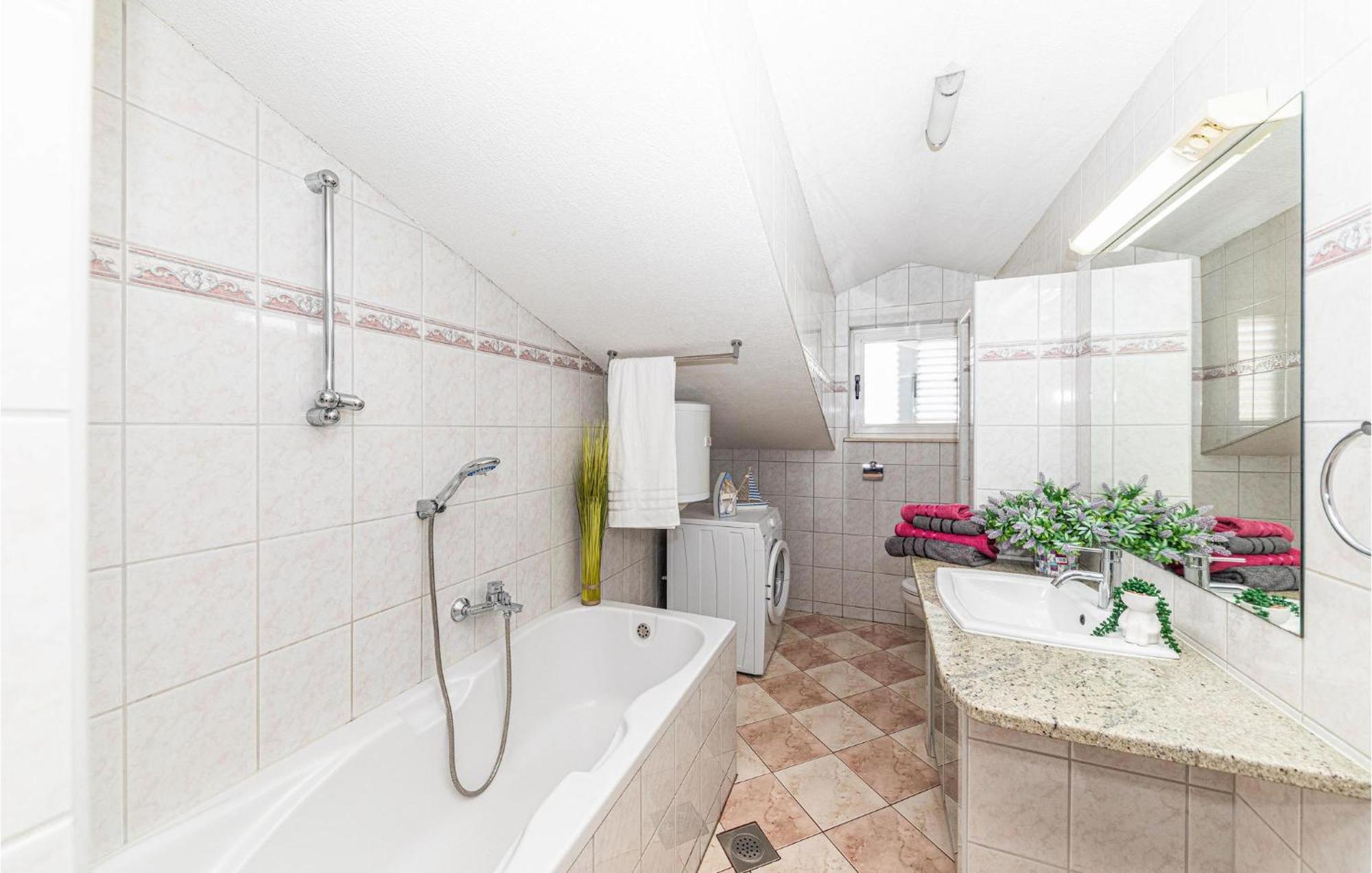 Nice Apartment In Kastel Stafilic With Sauna Kaštela Exterior foto