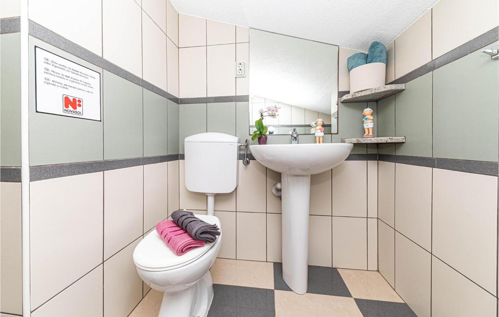 Nice Apartment In Kastel Stafilic With Sauna Kaštela Exterior foto